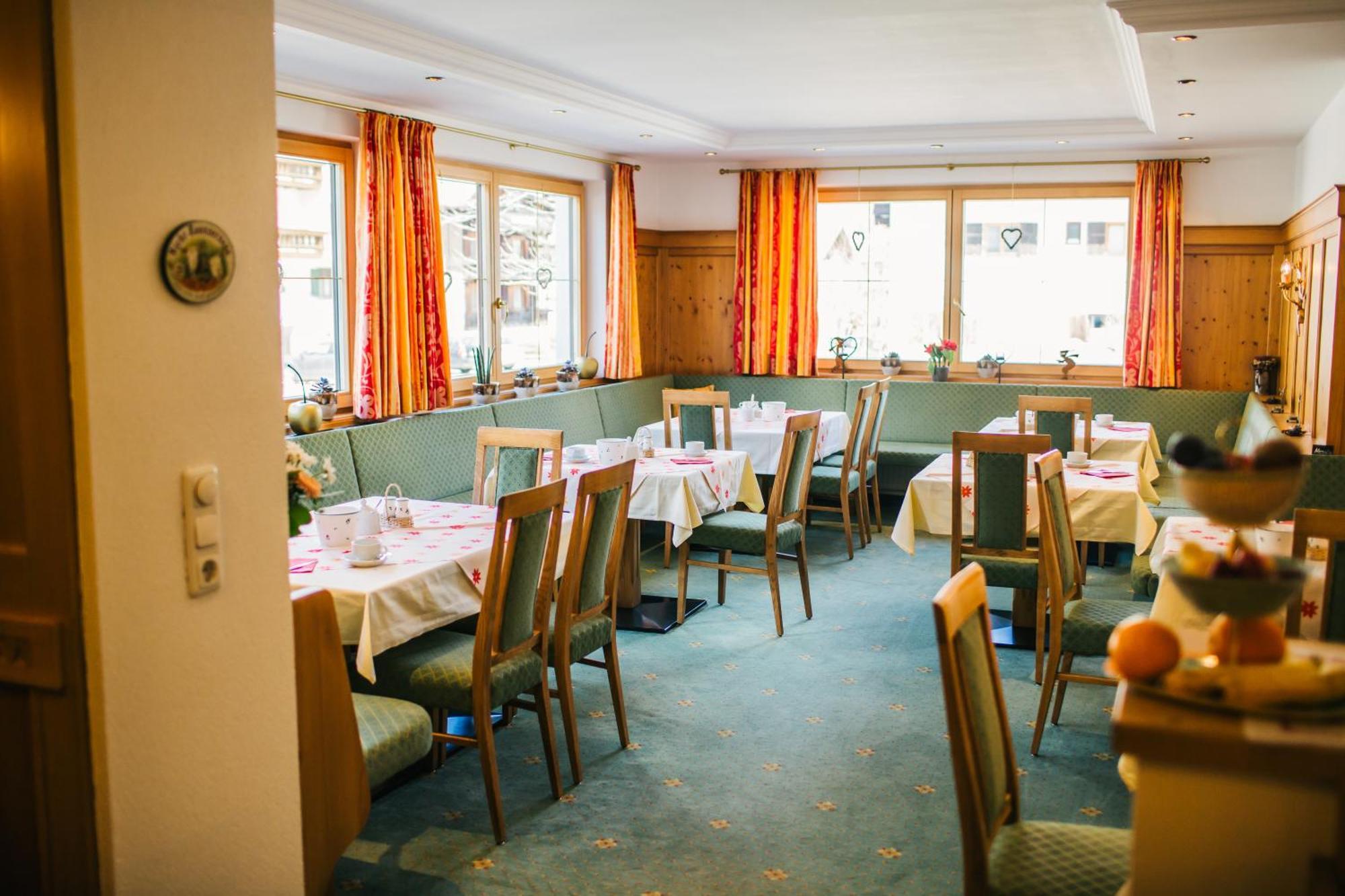 Hotel Dr. Otto Murr Sankt Anton am Arlberg Esterno foto