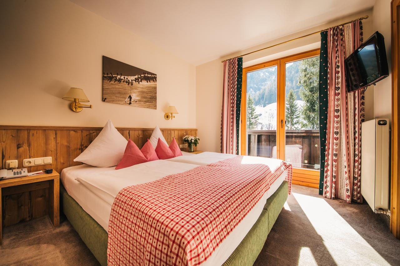 Hotel Dr. Otto Murr Sankt Anton am Arlberg Esterno foto